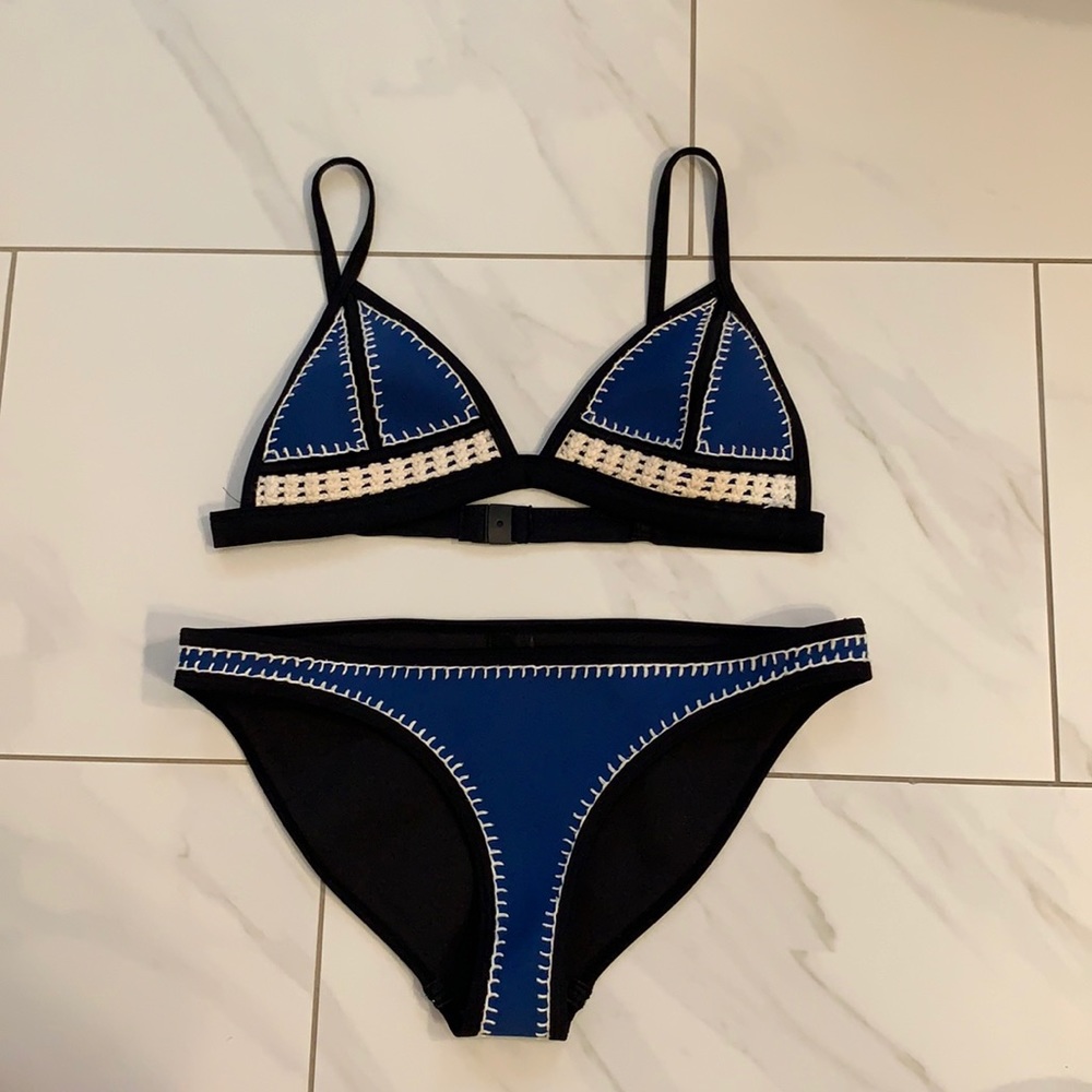 TRIANGL Bikini (large bottoms, small + top)